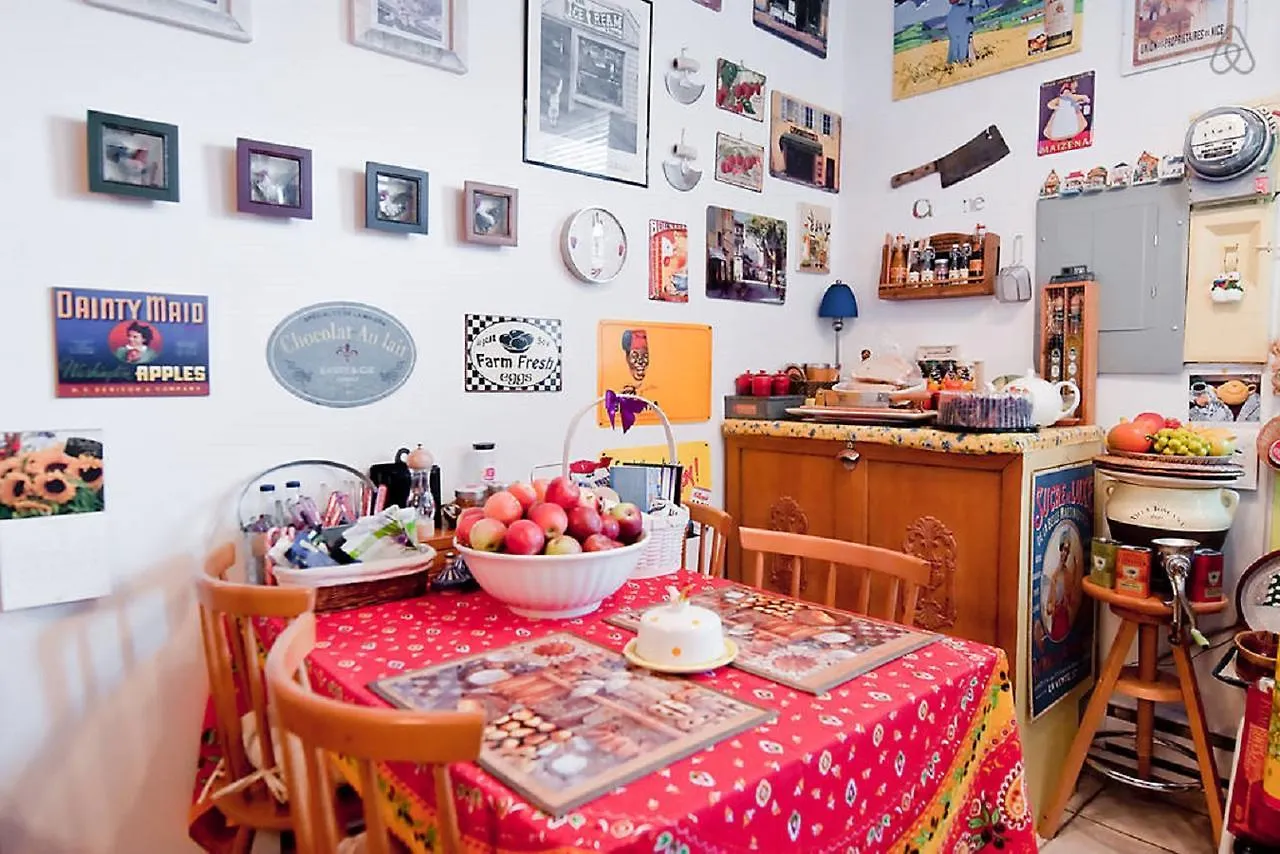 Lentracte Homestay Montreal
