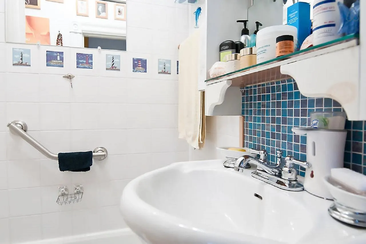 Lentracte Homestay Montreal 0*,  Canada